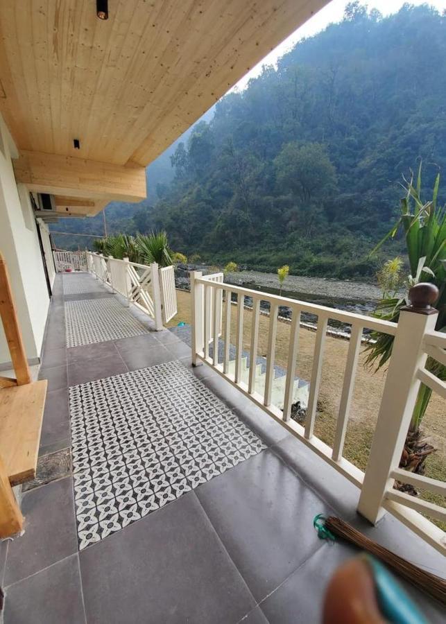 7 Hills Hotel And Resort Lansdowne Exterior photo